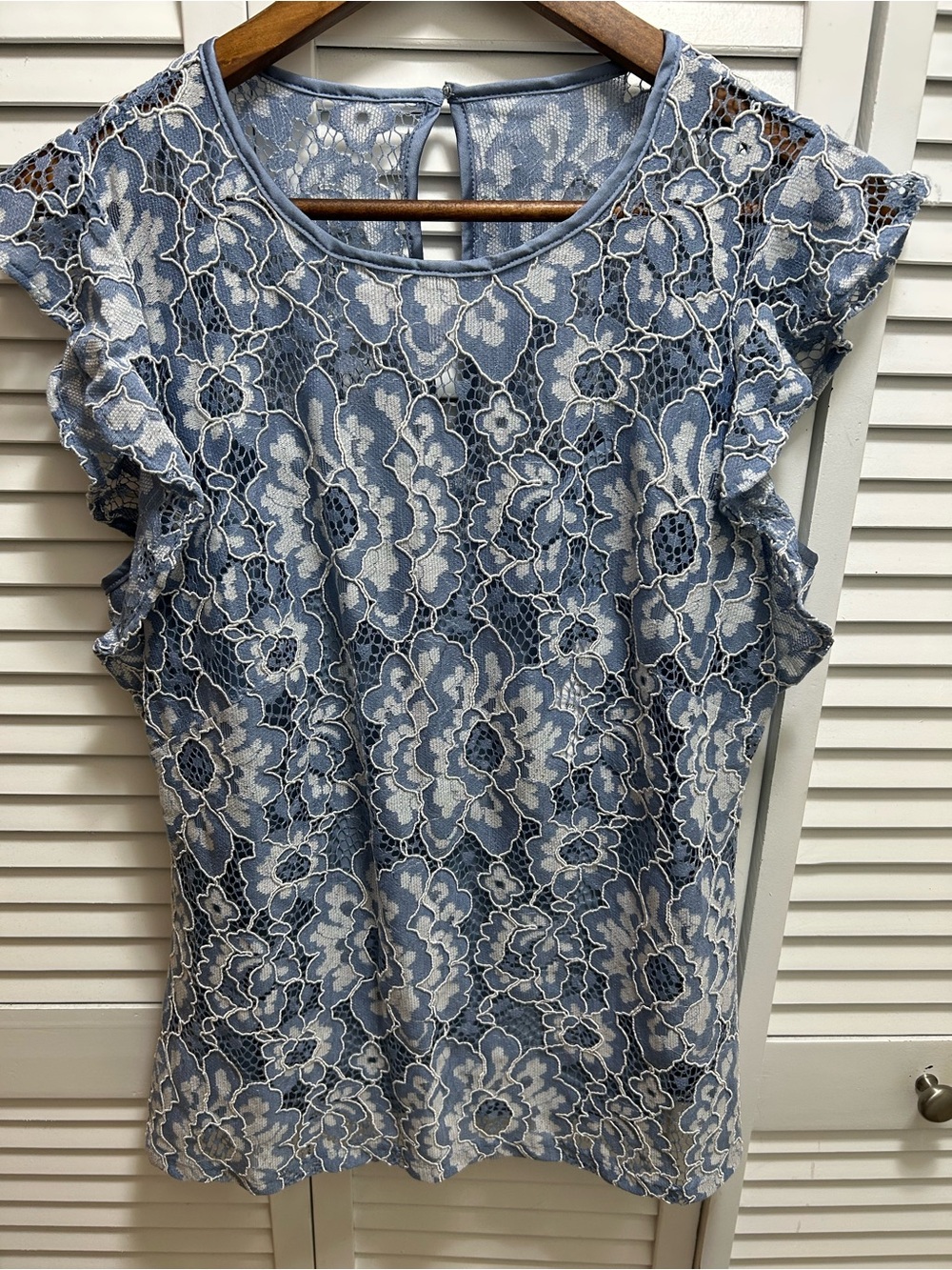 White House Black Market Blue & White Floral Lace Cap-Sleeve Top NWT